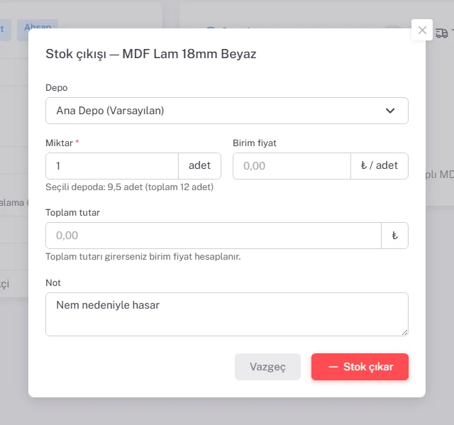 Stok çıkışı penceresi, MDF Lam 18mm Beyaz: Depo Ana Depo (Varsayılan), Miktar 1 adet (seçili depoda 9,5 adet, toplam 12 adet), Birim fiyat ₺ / adet, Toplam tutar ₺, Not Nem nedeniyle hasar; Vazgeç ve Stok çıkar düğmeleri